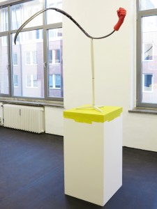Baemmmster-2013-resin-found-objects-color-pedestal-221-x-124-x-52cm-Mexican-Style-Galerie-Mathias-Guentner-2013