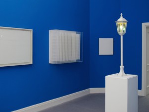 The Blues, 2011, metal lantern, blue light bulb, 106 x 21 x 21 cm, Extradosis, Kunsthalle zu Kiel, 2011
