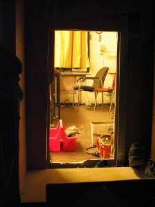 Zwischenstand, 2.room view into the office, 2003
