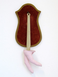 15 Schwungl, 2010, found objects, plaster artist´s finger,  35 x 12,5 x 8 cm