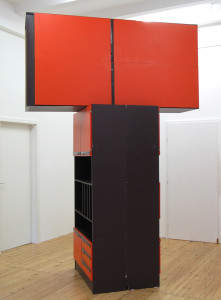 Schrank auf Schraenke, 2005, beschichtetes Spanholz, 3,00 x 2,00 x 1,00 m